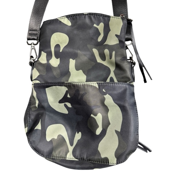 Urban Expressions Nylon Convertible Foldover Crossbody Bag Camouflage Travel - Picture 3 of 14
